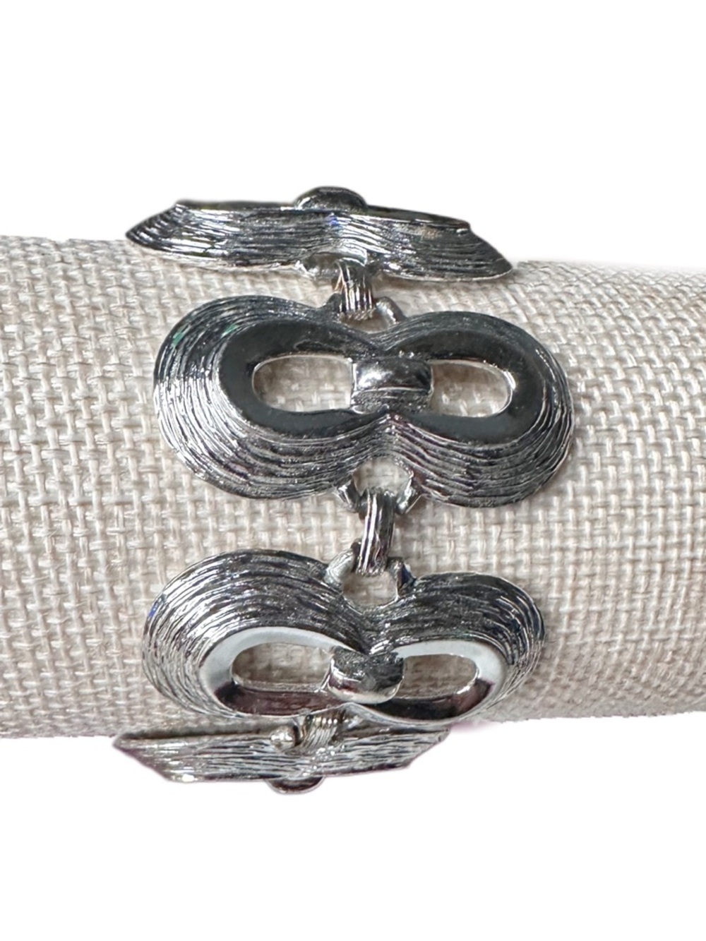 5/$25 😻 Silver Linked Infinity-Style Women's Bracelet